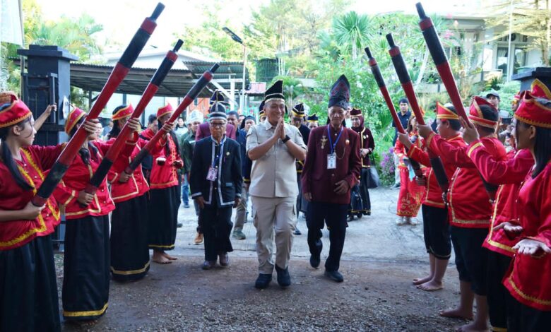 Hadiri Musyawarah Adat Padoe, Bupati Irwan Tekankan Persatuan