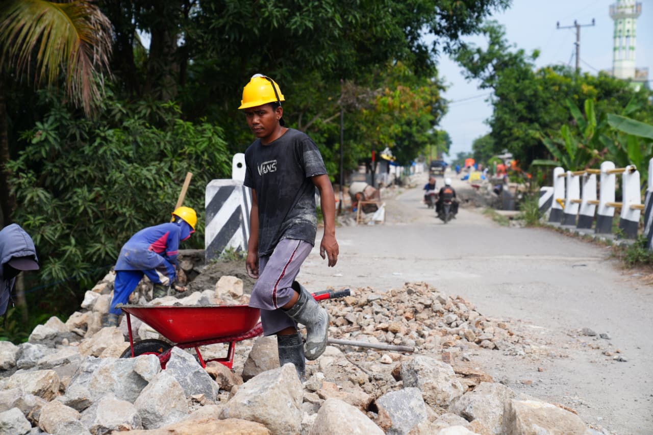 Jalan Diperbaiki, Masyarakat Sulsel Bersyukur: Mobilitas Lancar, Ekonomi Berputar