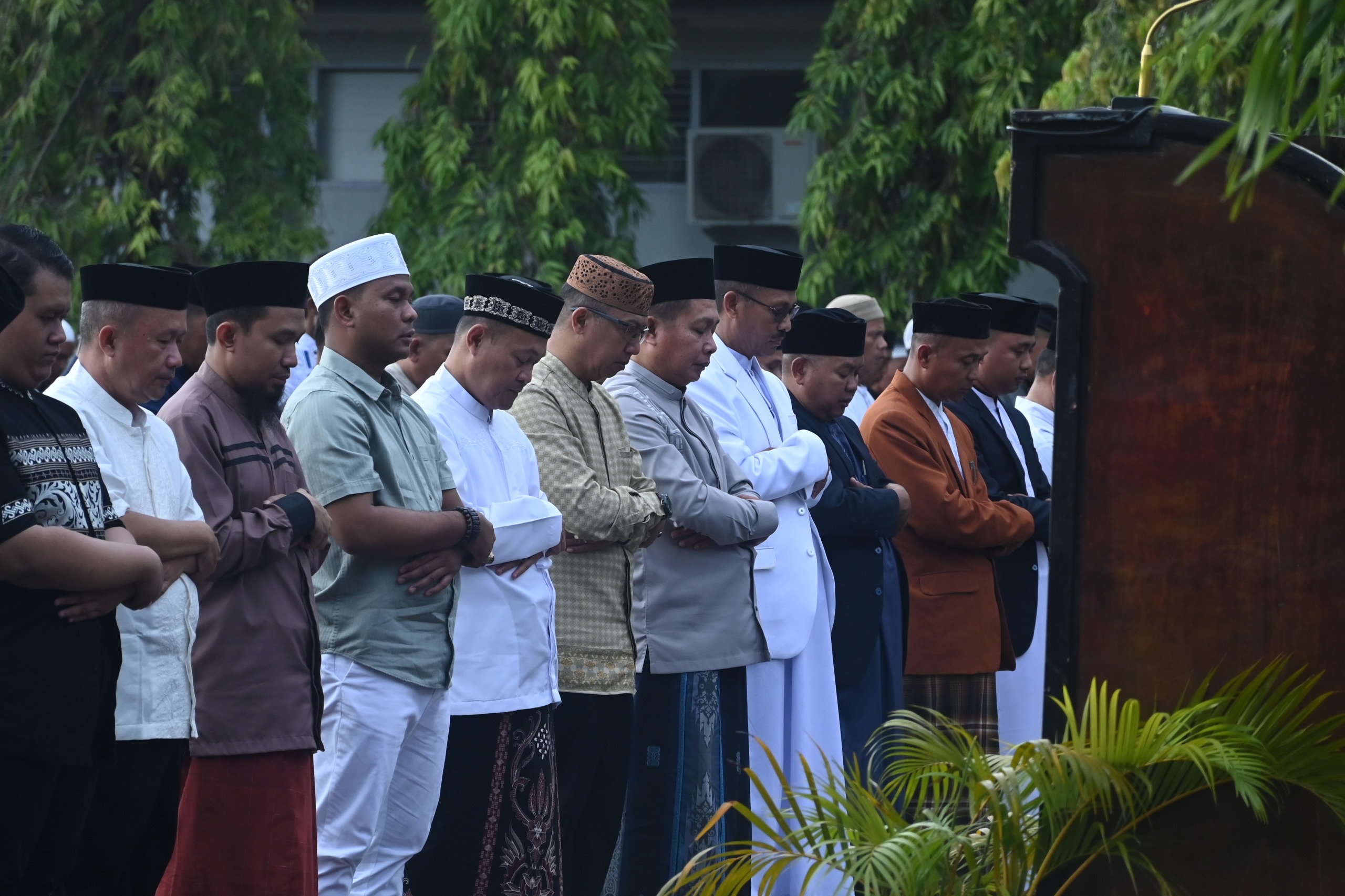 Ribuan Warga Padati Lapangan Arafuru Kodaeral VI, Shalat Id Berlangsung Khidmat