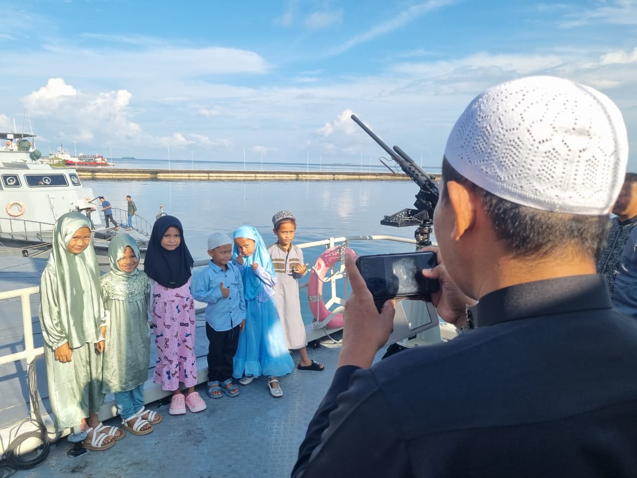 Ribuan Warga Serbu KRI di Mako Kodaeral VI, Wisata Maritim Jadi Kado Lebaran TNI AL