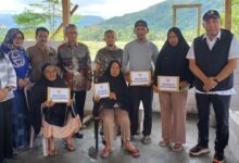 Gubernur Sulsel Salurkan Bantuan Kebencanaan untuk Korban Kebakaran di Bua Luwu