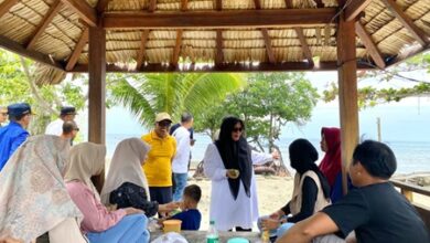 Objek Wisata Pantai Ujung Suso Luwu Timur Ramai Pengunjung, Wabup Puspawati Ajak Jaga Keselamatan