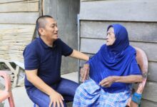 Pemkab Luwu Timur Bedah Rumah Tak Layak Huni Milik Nenek 102 Tahun di Kalaena