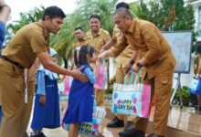 Seragam Baru, Semangat Baru: Kisah Bahagia Jarvinia dan Hanif di Luwu Timur