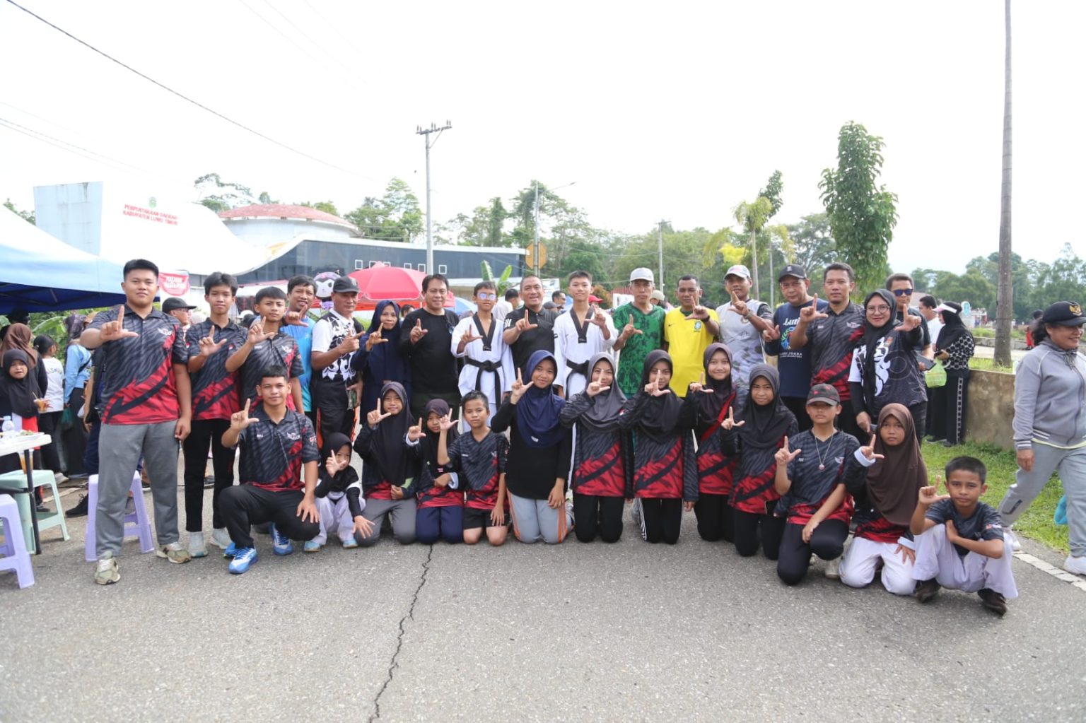 Lepas Atlet ke Kejurnas, Bupati Luwu Timur Titip Harapan dan Bonus Prestasi