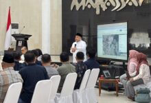 Tak Kenal Libur, Wali Kota Makassar Pimpin Rapat Strategis Tangani Sampah