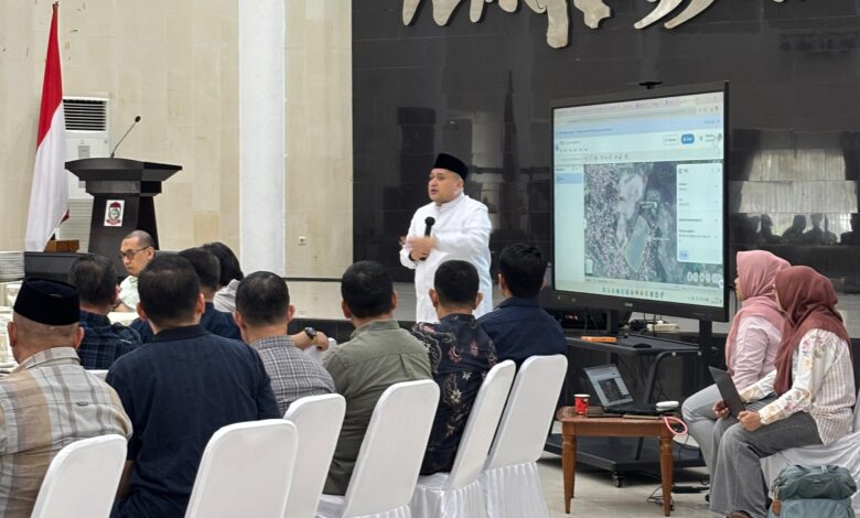 Tak Kenal Libur, Wali Kota Makassar Pimpin Rapat Strategis Tangani Sampah