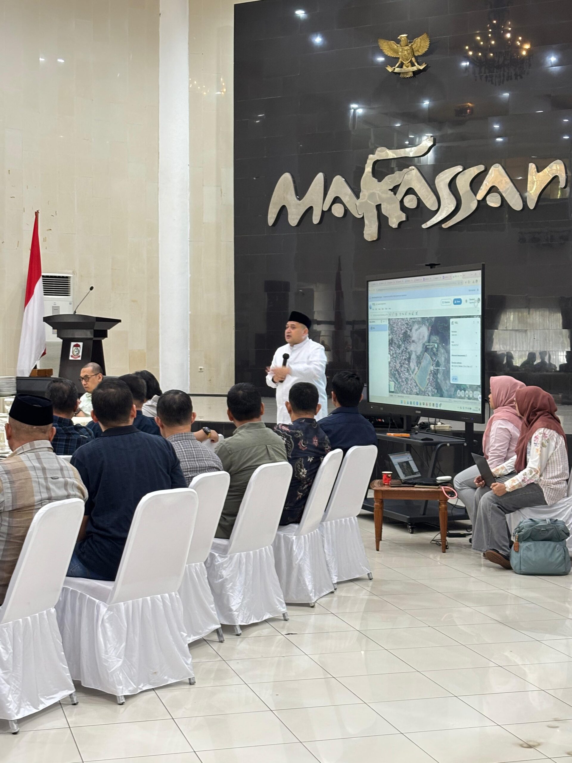 Tak Kenal Libur, Wali Kota Makassar Pimpin Rapat Strategis Tangani Sampah