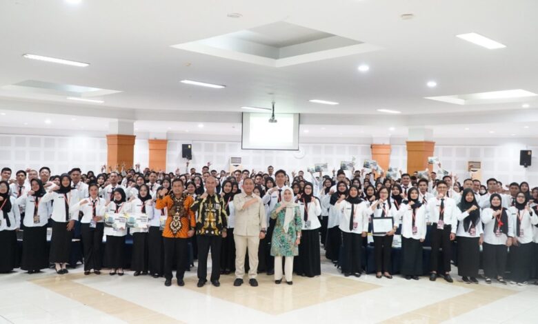 Tutup Latsar CPNS Lutim Gelombang III, Bupati Irwan Titipkan Pesan kepada Peserta