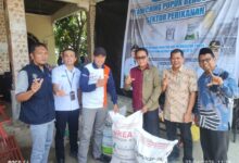 Revitalisasi Sektor Perikanan, Pemkab Lutim Salurkan Pupuk Subsidi bagi 1.163 Petambak