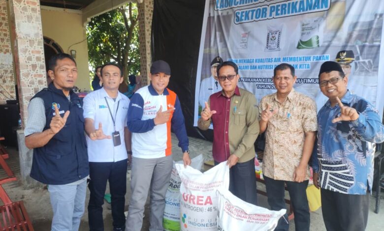 Revitalisasi Sektor Perikanan, Pemkab Lutim Salurkan Pupuk Subsidi bagi 1.163 Petambak