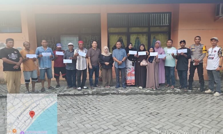 Gubernur Sulsel Melalui Stafsus Beri Bantuan Korban Kebakaran di Bulukumba