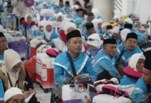 Lepas 343 JCH, Wabup Gowa Ingatkan Jamaah Jaga Kesehatan dan Kekompakan