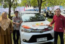 Jawab Kebutuhan Nakes, Gubernur Sulsel Serahkan Mobil Layanan Kesehatan untuk Warga Rongkong