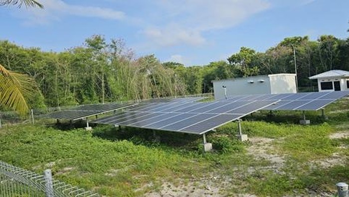 Melintasi Ombak Demi Listrik, Perjuangan Terangi Kepulauan Madura