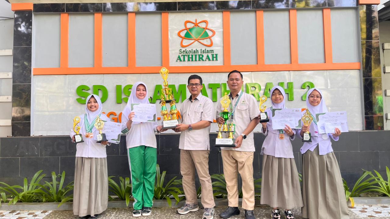 SD Islam Athirah 2 Bukit Baruga Raih Juara Umum Athirah Islamic Olympiad Vol. III