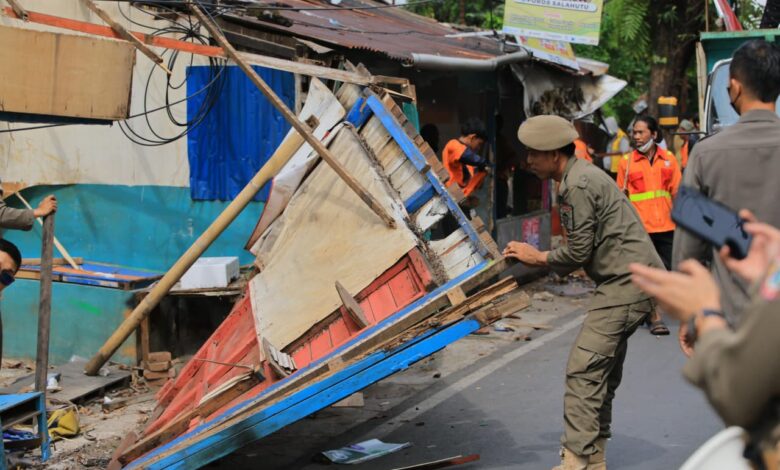 Kecamatan Makassar Tertibkan PKL di Dua Titik, Utamakan Pendekatan Persuasif