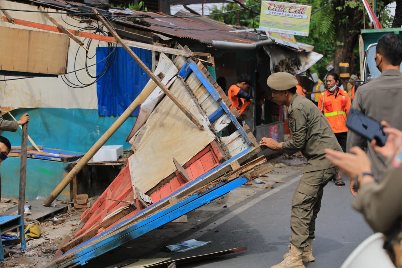 Kecamatan Makassar Tertibkan PKL di Dua Titik, Utamakan Pendekatan Persuasif