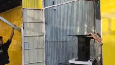 PKL Bercat Kuning di Jalan Tinumbu Makassar Bongkar Lapak Mandiri, 30 Tahun Berdiri di Atas Fasum