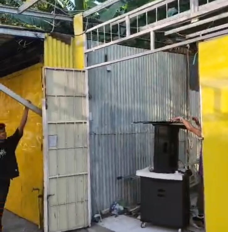 PKL Bercat Kuning di Jalan Tinumbu Makassar Bongkar Lapak Mandiri, 30 Tahun Berdiri di Atas Fasum