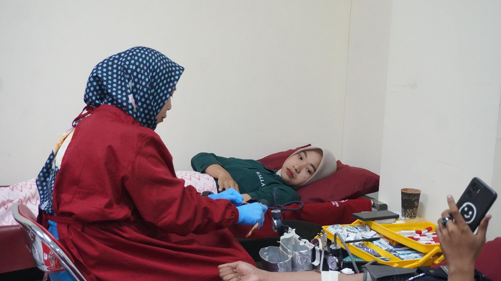 Kalla Translog Rutin Gelar Donor Darah, Bagikan Bibit Pohon untuk Dukung ESG Berkelanjutan