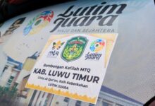 Sekda Resmi Lepas Kafilah Lutim, Optimis Tampil Maksimal di MTQ Sulsel Maros