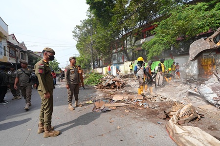 Didukung Pedagang dan Masyarakat Sekitar, Pemprov Sulsel Tertibkan Lapak di Kawasan SMKN 4 Makassar
