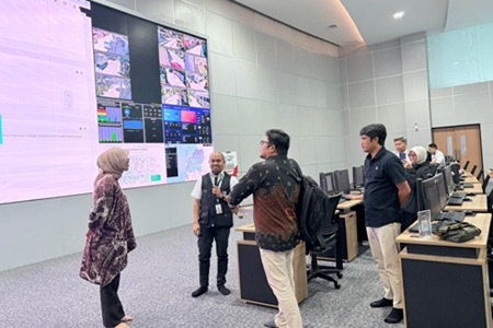 Matangkan Peluncuran Aplikasi Aduan dan Layanan Darurat 112, Kominfo Lutim Kunjungi War Room Kota Makassar