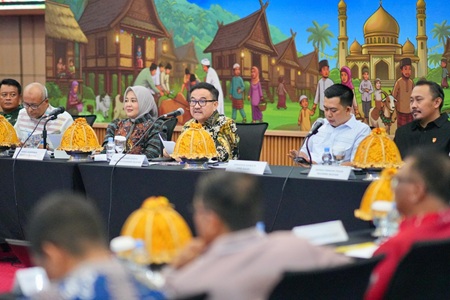 Sekda Jufri Rahman Dampingi Wagub Sulsel Bahas Stabilitas Harga Jelang Iduladha di HLM TPID