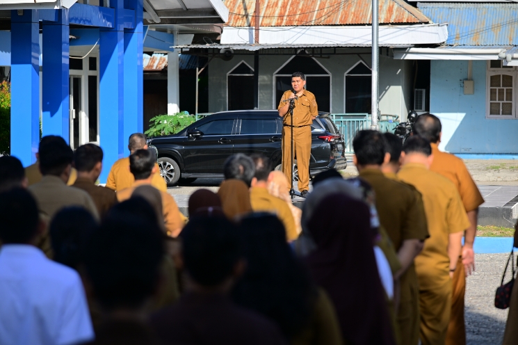 Perdana Pimpin Apel, Kadis Kominfosantik Sulteng Tekankan Disiplin dan Inovasi Pelayanan