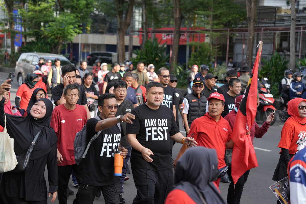 Peringatan May Day 2026, Munafri-Aliyah Ramaikan Fun Walk Serikat Buruh dan Pekerja
