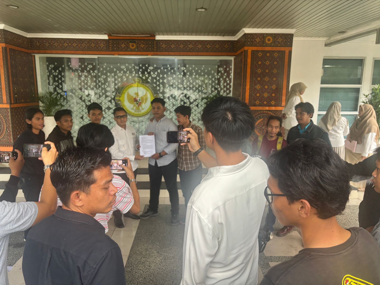 HMPLT Demo BPK Sulsel, Desak Audit Investigatif APBD Luwu Timur
