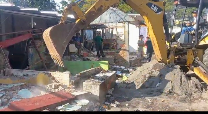 Pemkot Makassar Tertibkan 178 Lapak PKL di Mariso, Utamakan Pendekatan Humanis