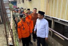 Gubernur Sulsel Tinjau Lokasi Banjir di Bone, Salurkan Bantuan Rp1 Miliar dan 500 Paket Sembako