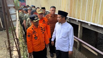Gubernur Sulsel Tinjau Lokasi Banjir di Bone, Salurkan Bantuan Rp1 Miliar dan 500 Paket Sembako