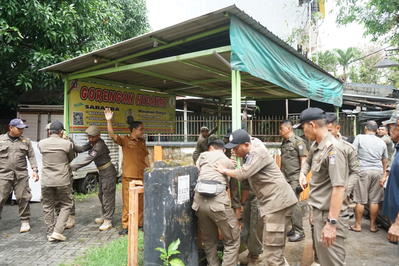 Kecamatan Tallo Tertibkan 8 Lapak PKL, Jalan Sunu Disiapkan Jadi Lokasi CFD