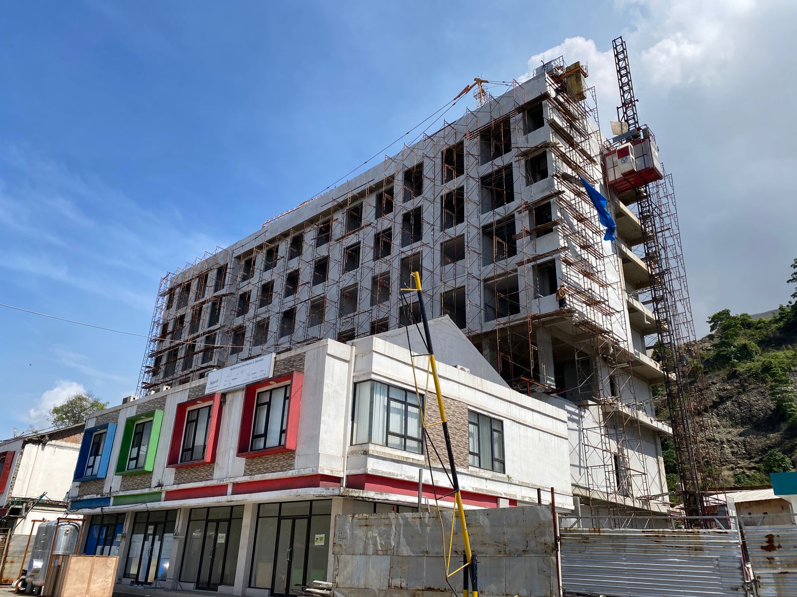 Kalla Beton Suplai Bata Ringan dan Mortar Instan untuk Pembangunan Hotel Azana Style Morowali