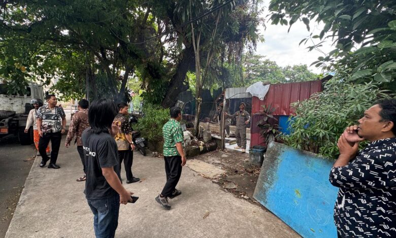 Lapak Berdiri 25 Tahun di Atas Drainase, Kecamatan Ujung Pandang Akhirnya Ditertibkan