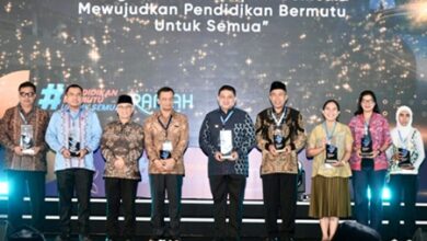 Kota Makassar Raih Penghargaan Hardiknas 2026, Munafri Tegaskan Semua Anak Wajib Sekolah