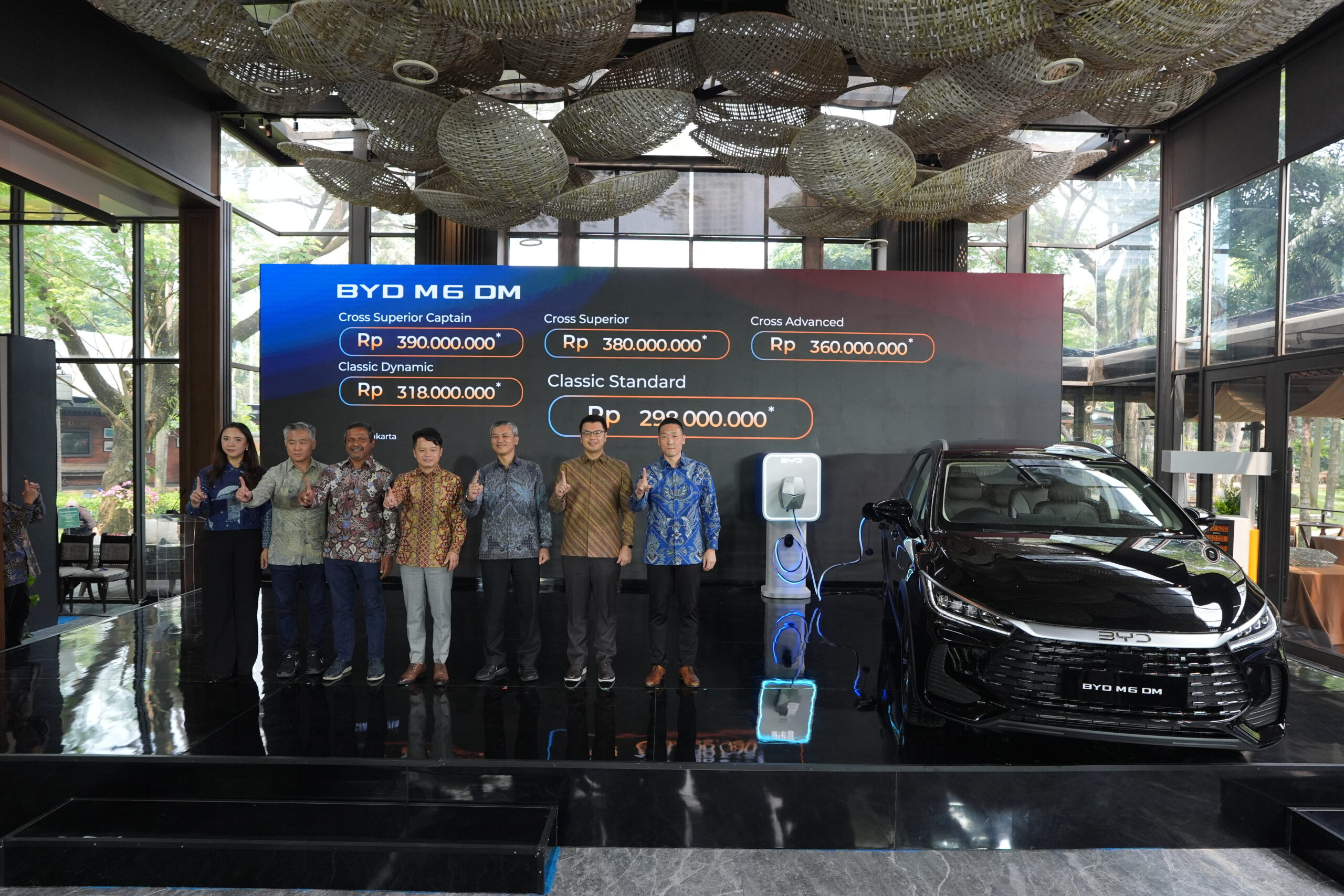BYD Resmi Luncurkan Harga BYD M6 DM di Indonesia, Mulai Rp 298 Juta