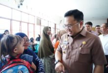 Wabup Gowa Salurkan 200 Paket Makanan Bergizi untuk Keluarga Berisiko Stunting di Bajeng