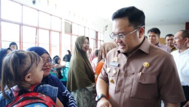 Wabup Gowa Salurkan 200 Paket Makanan Bergizi untuk Keluarga Berisiko Stunting di Bajeng