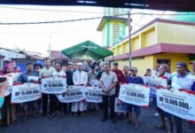 Gubernur Sulsel Salurkan Bantuan Sosial dan Rehabilitasi Rumah Korban Kebakaran Jalan Sultan Alauddin III