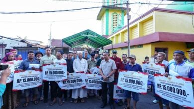 Gubernur Sulsel Salurkan Bantuan Sosial dan Rehabilitasi Rumah Korban Kebakaran Jalan Sultan Alauddin III