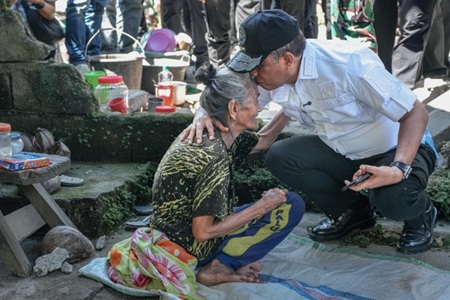 Kunjungi Lima Desa Terdampak Gempa di Sigi, Gubernur Anwar Hafid Pastikan Kebutuhan Warga Terpenuhi