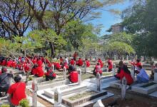 Bersih Makam, Tabur Bunga, dan Berbagi: Cara PDI Perjuangan Sulsel Memaknai Bulan Bung Karno