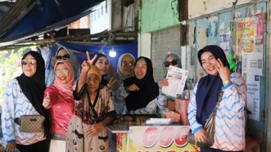 TP PKK, Dekranasda, dan Pokja Bunda PAUD Makassar Door to Door Edukasi Pemilahan Sampah