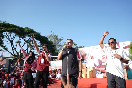 Jalan Sehat Bareng Warga, Munafri Titip Pesan untuk Jaga Kebersihan Makassar
