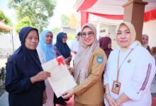 Kunker di Parigi, Bupati Gowa Salurkan Bantuan Pangan dan Sertifikat PTSL