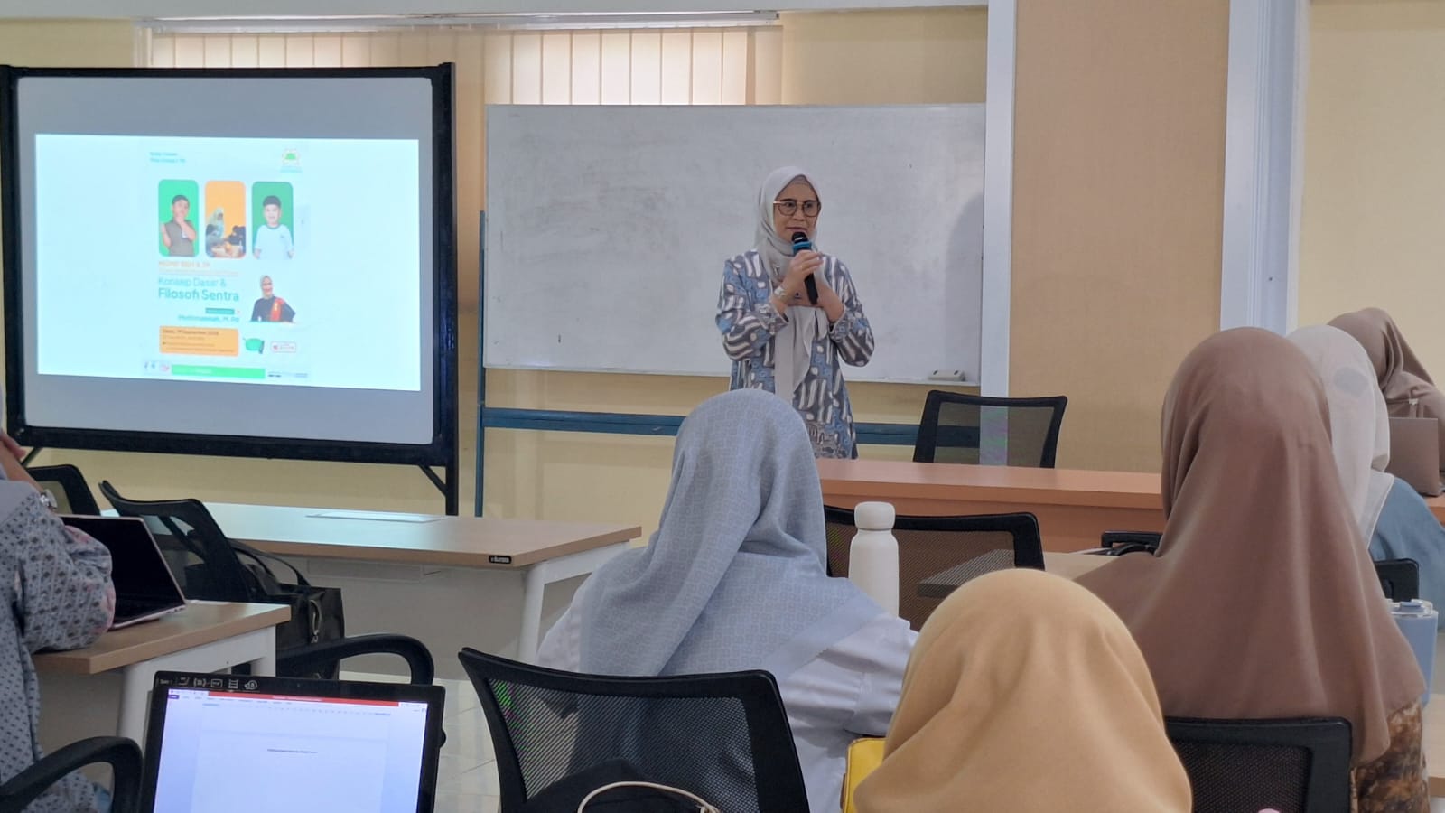 Purnabakti Kepala TK Islam Athirah “Turun Gunung”, Dampingi Guru Muda Perdalam Pembelajaran Sentra